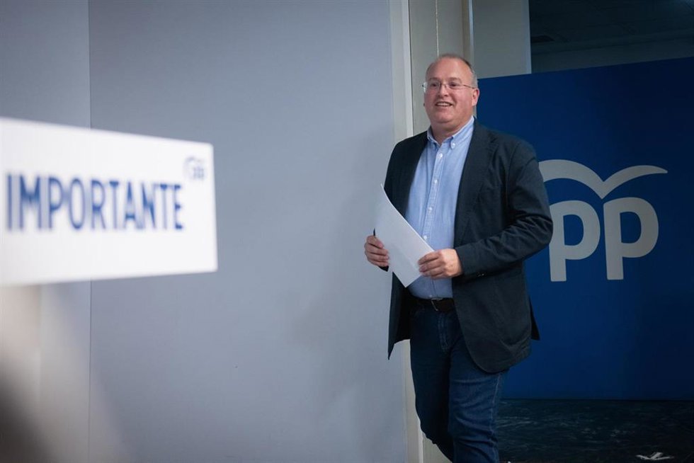 El secretario general del PP, Miguel Tellado, durante una rueda de prensa tras el seguimiento de la noche electoral desde la sede nacional del Partido Popular, a 17 de mayo de 2026, en Madrid (España).