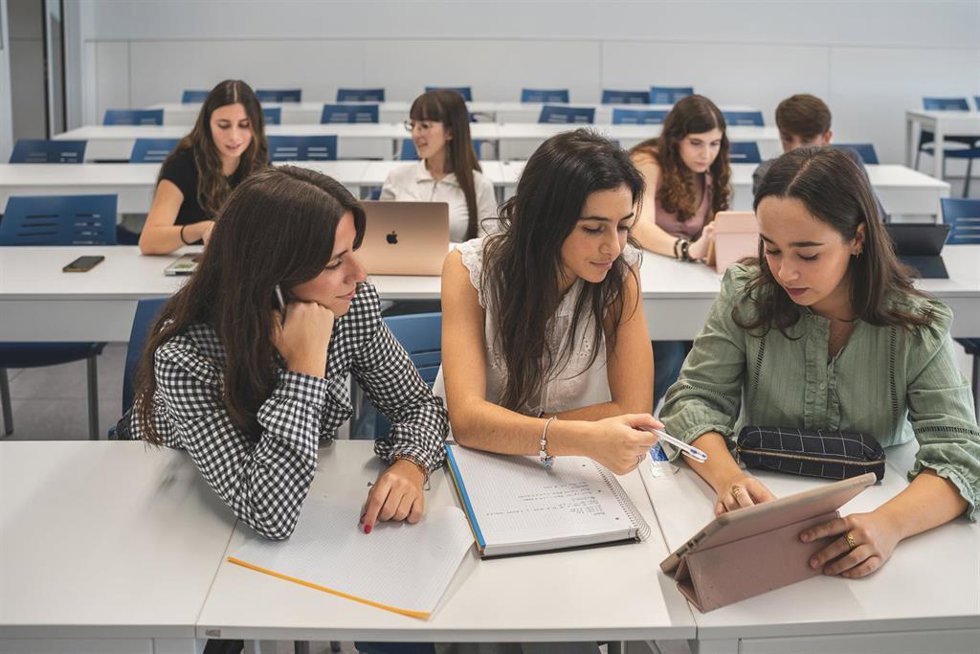 Archivo - Los estudios de ADE y Derecho de Loyola Andalucía destacan en empleabilidad e internacionalización, según el Ranking CYD 2026.