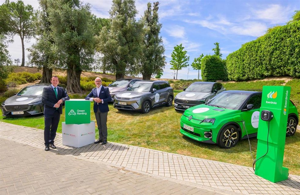 Iberdrola y Santander Consumer Renting lanzan una oferta de vehículos 100% eléctricos 'todo incluido'