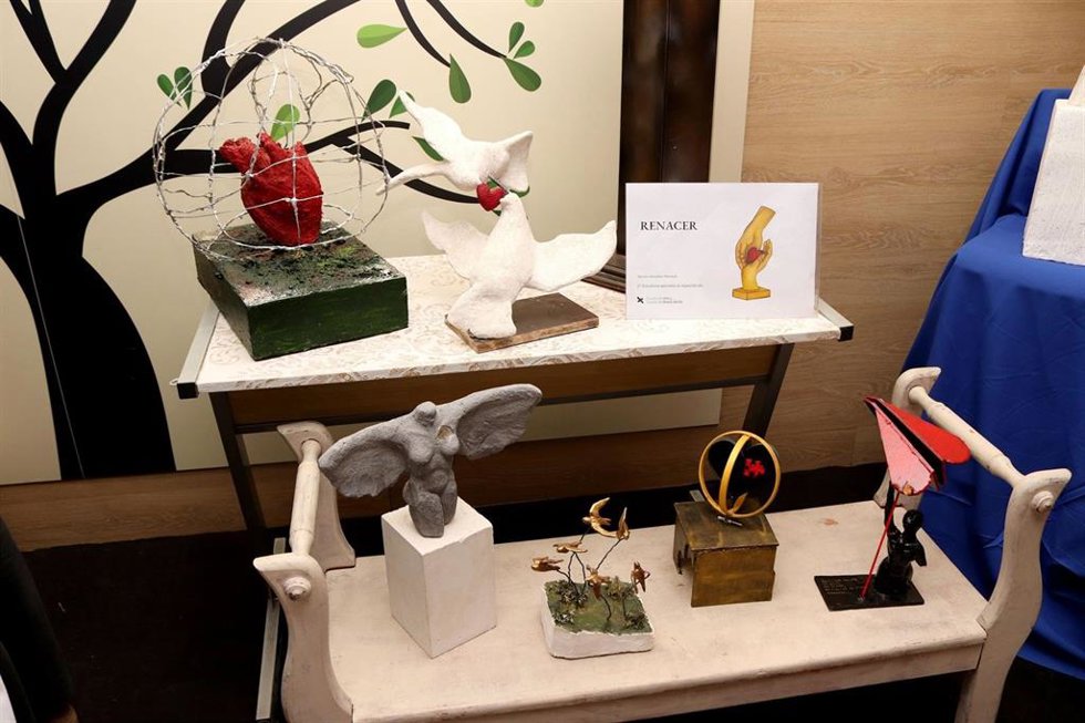 Exposición escultórica organizada por el Hospital Universitario Virgen Macarena para homenajear a los donantes de órganos.