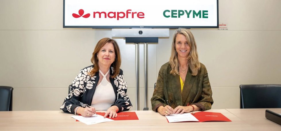 La CEO de Mapfre Iberia, Elena Sanz, y la presidenta de Cepyme, Ángela de Miguel, durante la firma de renovación del acuerdo,