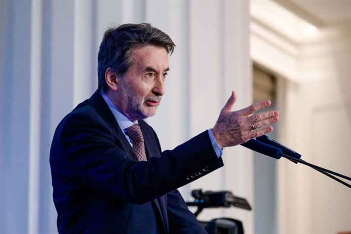 El consejero delegado de Repsol, Josu Jon Imaz, durante la sesión informativa de Nueva Economía Fórum celebrada en el Four Seasons Hotel Madrid, a 27 de mayo de 2026, en Madrid (España). El encuentro con el embajador estadounidense, que cuenta con la pres