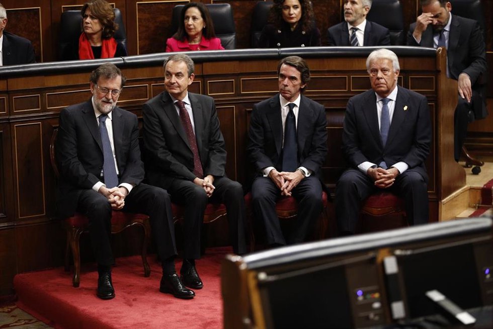 Archivo - Los expresidentes del Gobierno Mariano Rajoy, José Luis Rodríguez Zapatero, José María Aznar y Felipe González (de izquierda a derecha) en el acto conmemorativo del 40º aniversario de la Constitución de 1978 en el Congreso