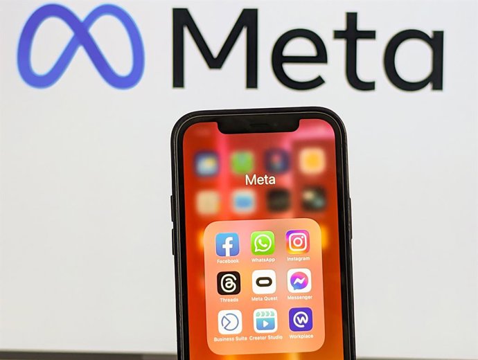 Archivo - FILED - 06 July 2023, Berlin: Mobile apps are seen on an iPhone screen. Photo: Christoph Dernbach/dpa