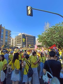 Docentes de Tarragona en huelga en la plaza Imperial Tarraco este miércoles