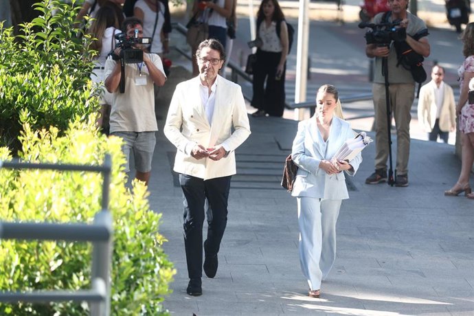 El actor, Luis Lorenzo, a su llegad al juicio por presunto maltrato y estafa a una familiar anciana, en la Audiencia Provincial de Madrid, a 1 de junio de 2026, en Madrid (España). 