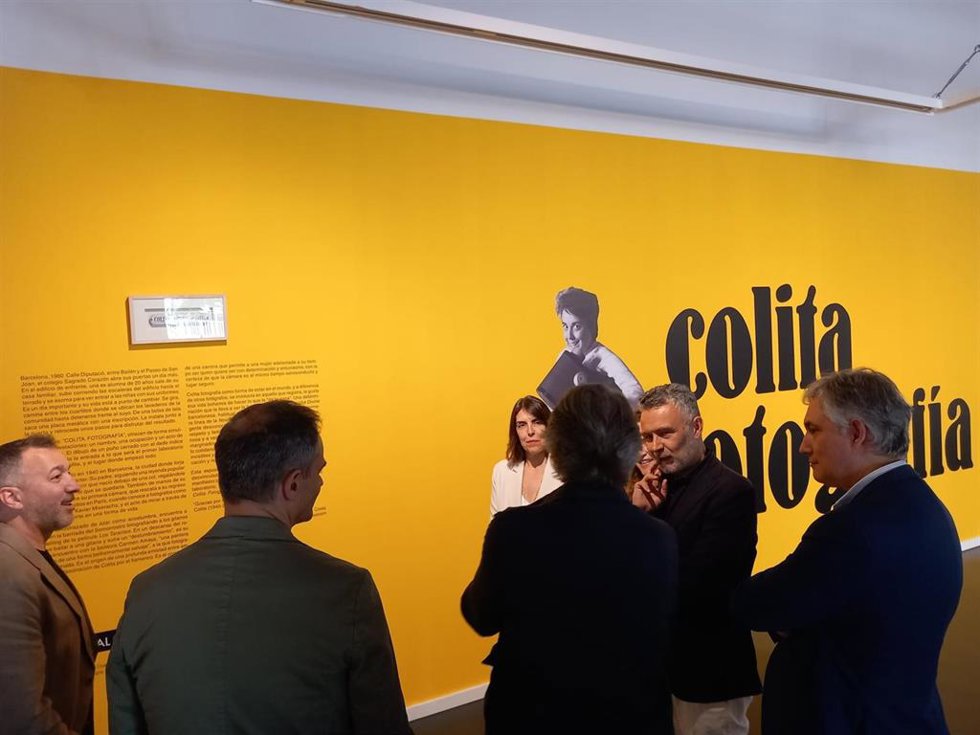 La sala Amós Salvador ofrece un diálogo de imágenes, sin temática común, para descubrir el humor y sagacidad de 'Colita'