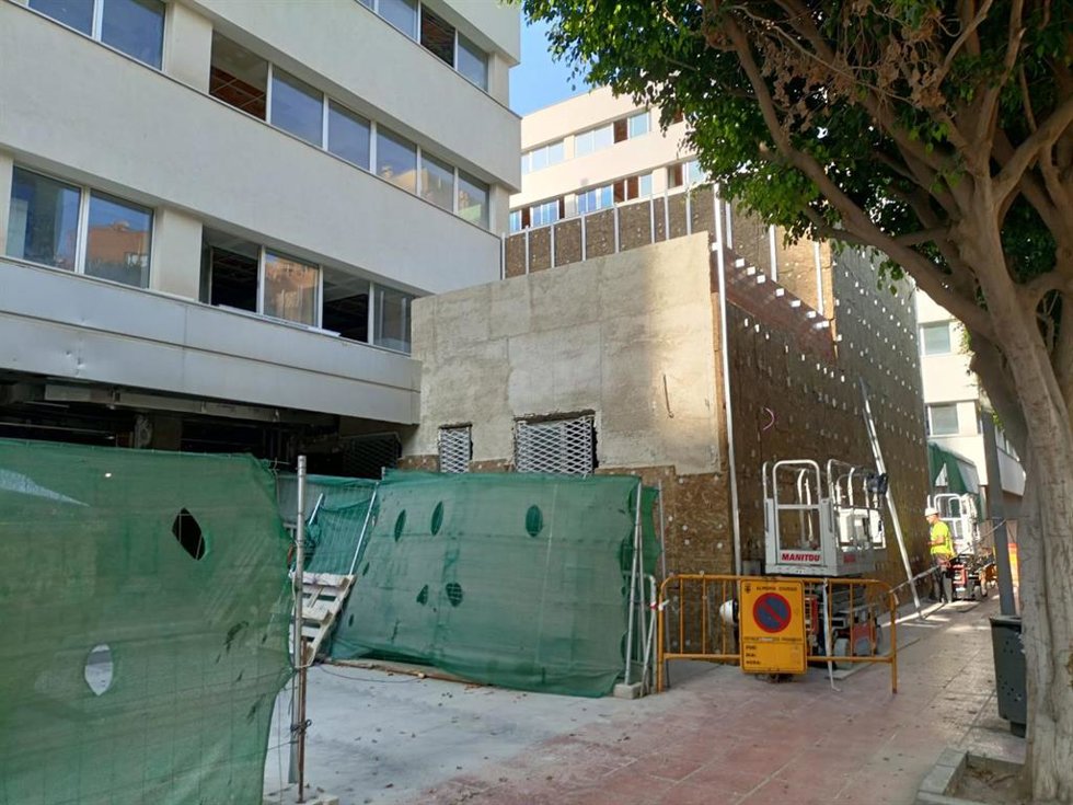 Obras de rehabilitación y reforma de la sede administrativa de la Junta de Andalucía situada en la calle Hermanos Machado de Almería.