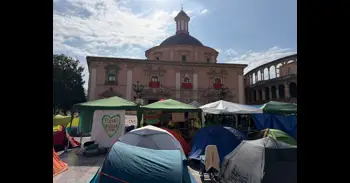 Acampada docent seguirà fins que Educació accepte parlar i mostra "voluntat inequívoca" que se celebre el Corpus