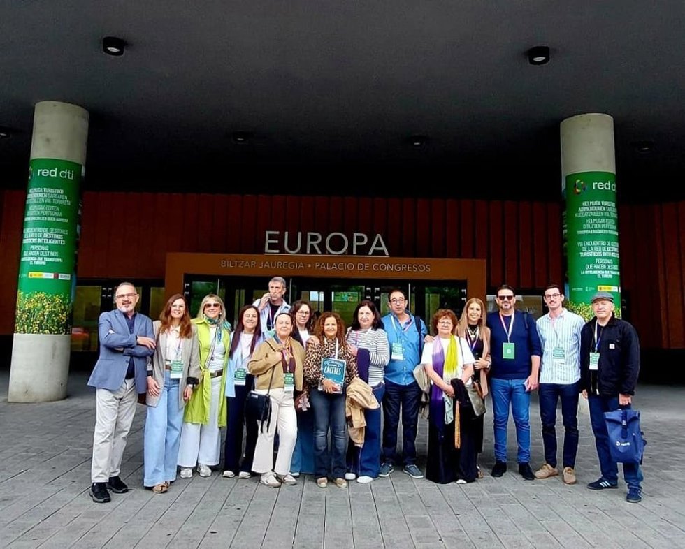Representantes de Cáceres que participan en el VIII Encuentro de Gestores de la Red de Destinos Turísticos Inteligentes (DTI), que se está celebrando estos días en Vitoria-Gasteiz