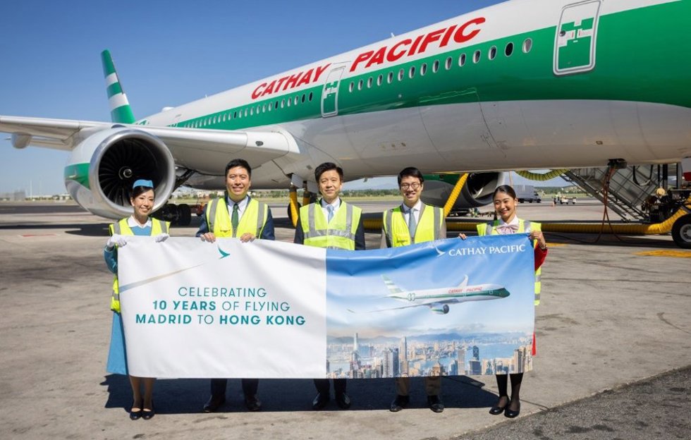 Cathay Pacific cumple 10 años en España desde su primer vuelo entre Madrid y Hong Kong.