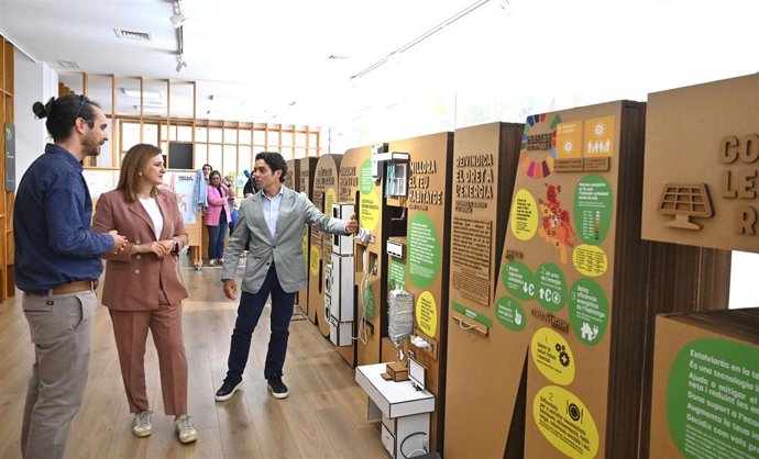 La alcaldesa de València, María José Catalá,  visita el refugio climático en Aiora