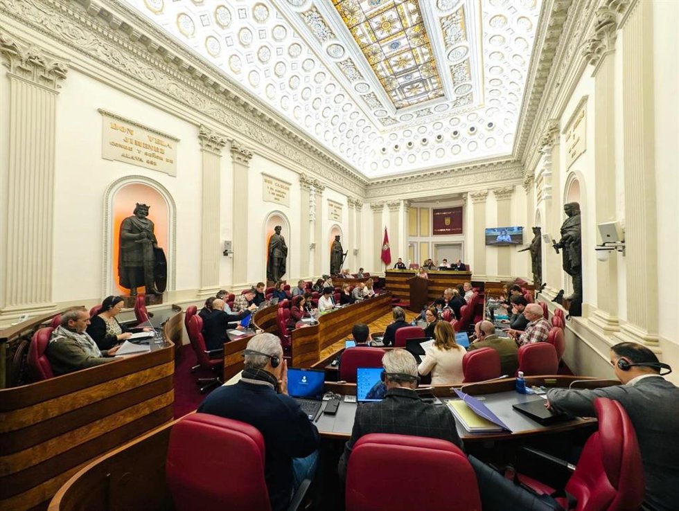 Archivo - Pleno de las Juntas Generales de Álava