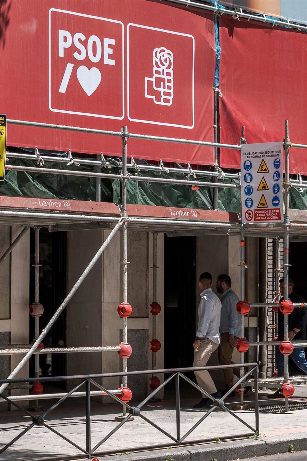 Fachada de la sede nacional del PSOE en Ferraz, a 27 de mayo de 2026, en Madrid (España). Agentes de la Unidad Central Operativa (UCO) de la Guardia Civil han acudido a primera hora de este miércoles a la sede federal del PSOE. La actuación se enmarca en 