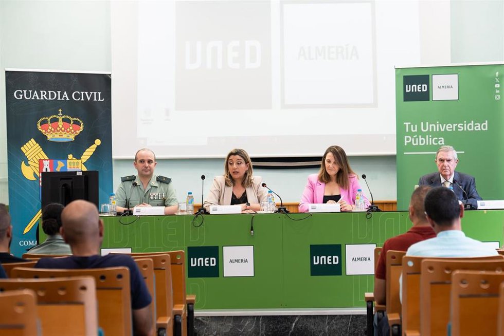 Sesión inaugural del curso 'Protocolo Estambul: Nuevas formas delictivas y aplicación práctica', celebrado en la UNED de Almería.