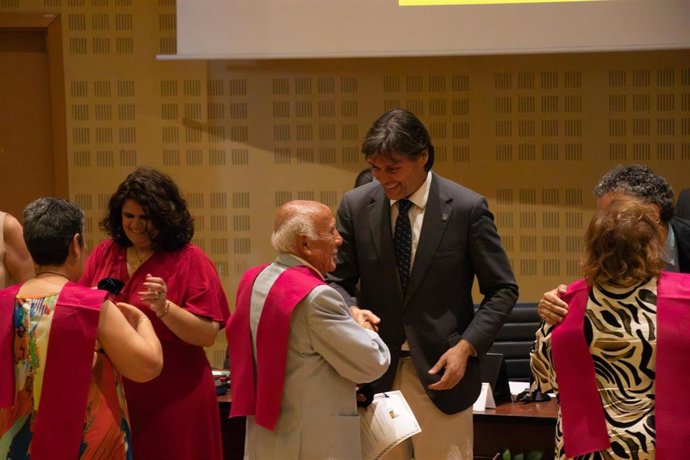 El rector de la UPO, Francisco Oliva durante la graduación d los alumnos del Aula Abierta de Mayores