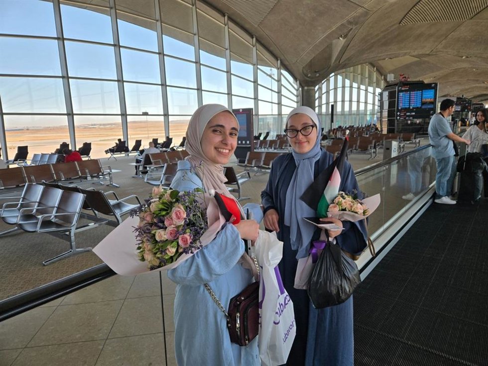 Dos estudiantes palestinas, las hermanas Nariman Salem Irheem y Roba Irheem, han llegado a España para luchar por su sueño de seguir formándose en la Universitat Politècnica de València (UPV).