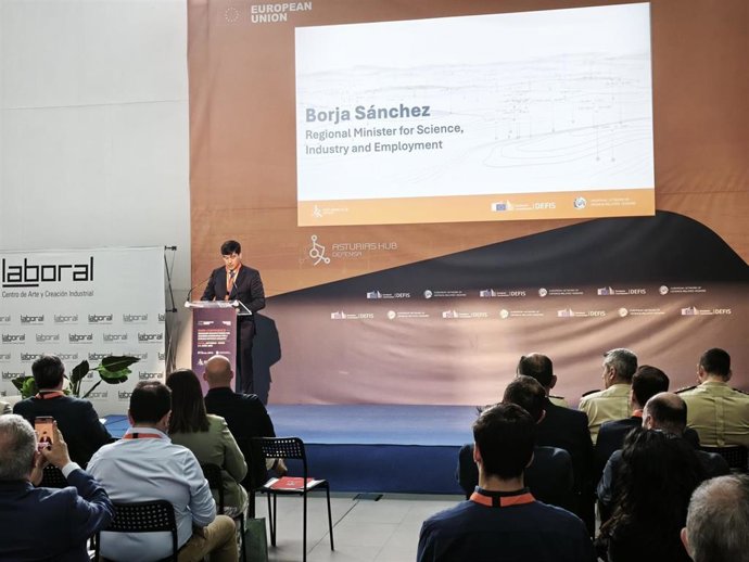 El consejero de Ciencia, Borja Sánchez, durante su intervención enacto de bienvenida del encuentro europeo ENDR Conference: Advanced manufacturing and systems integration for a strong defence industry, en Gijón.