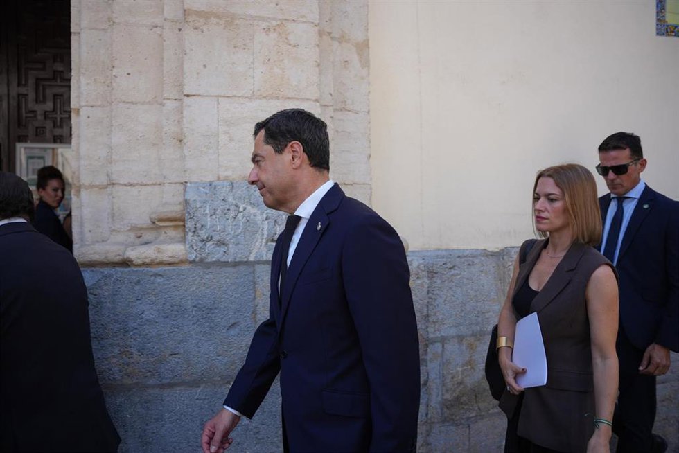 El presidente en funciones de la Junta de Andalucía, Juanma Moreno, asiste al funeral del consejero andaluz José Carlos Gómez Villamandos, que ha fallecido a los 63 años de edad víctima de una enfermedad. A 3 de junio de 2026 en Córdoba (Andalucía, España