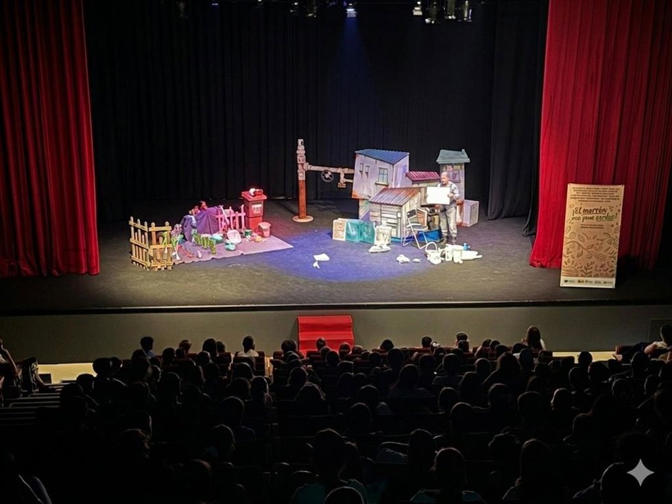 Obra de teatro sobre el reciclaje por el Día del Medio Ambiente.