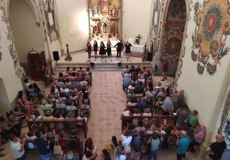 La iglesia de Olsón, popularmente conocida como la 'Catedral del Sobrarbe', vuelve a ser escenario de los actos previos del evento con una propuesta escénica en honor a Ana Francisca Abarca de Bolea