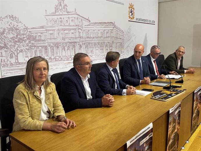 Presentación del VI Ralley Reino de León en el Consistorio de San Marcelo, en la capital leonesa.