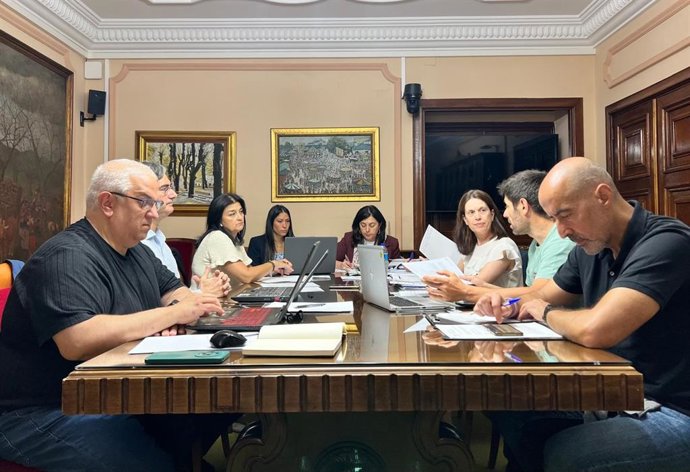 Elena Candia en la junta de seguridad.