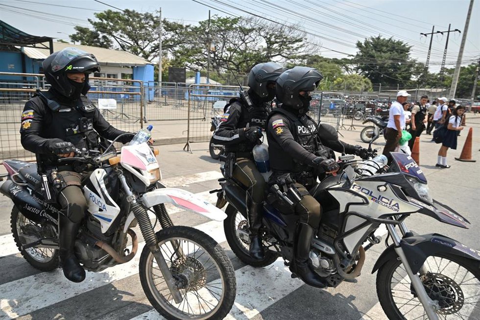 Archivo - Policías ecuatorianos, en una imagen de archivo.
