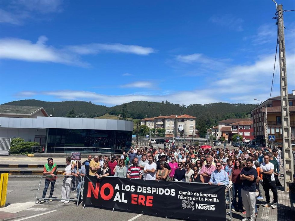 La plantilla de Nestlé en La Penilla mantiene su respaldo a los paros en el fin de negociación del ERE
