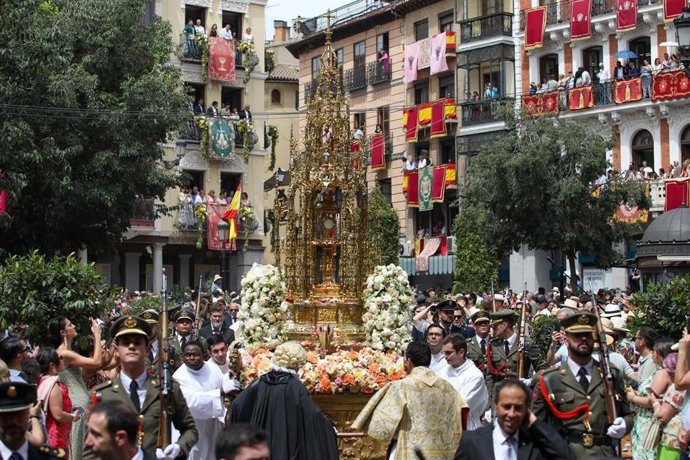 Archivo - La Custodia de Arfe durante la procesión del Corpus Christi de Toledo.