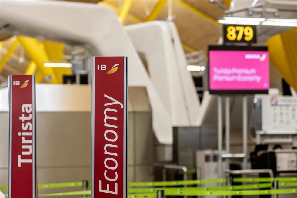 Archivo - Mostradores de facturación de Iberia  a 13 de marzo de 2026, en Madrid (España). 