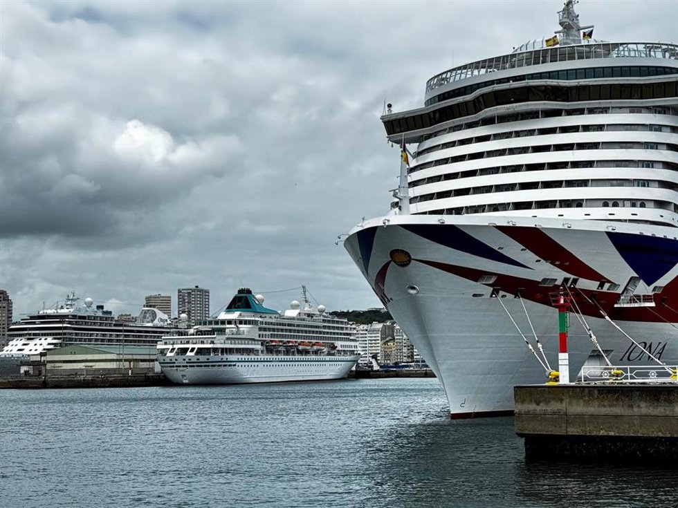 Cruceros en el puerto de A Coruña.