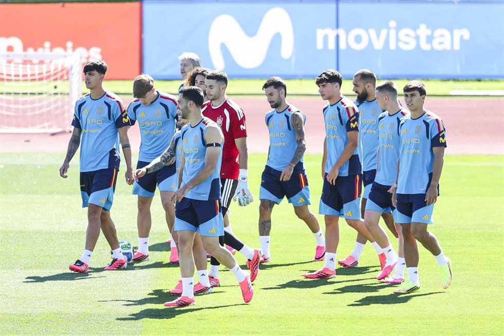 Los jugadores de la selección española en el último entrenamiento previo al partido en la Ciudad del Fútbol de Las Rozas.