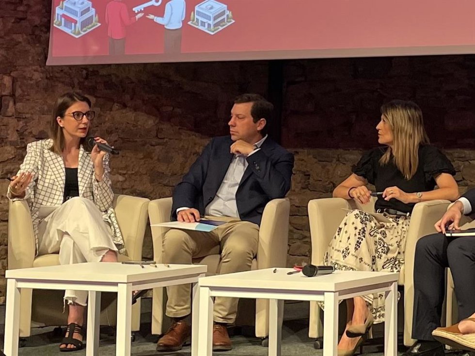 Nanclares ha participado en el Foro Empresarial 'El relevo empresarial'
