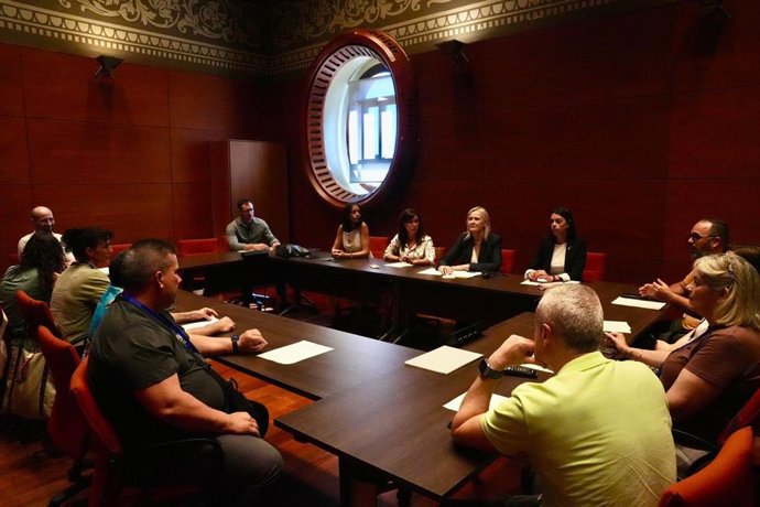 Reunión entre Junts, PP y Vox con la Plataforma de afectados por la prórroga de las viviendas de protección oficial