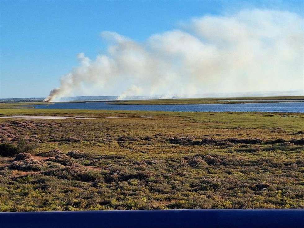 Incendio en las Marismas del Burro.