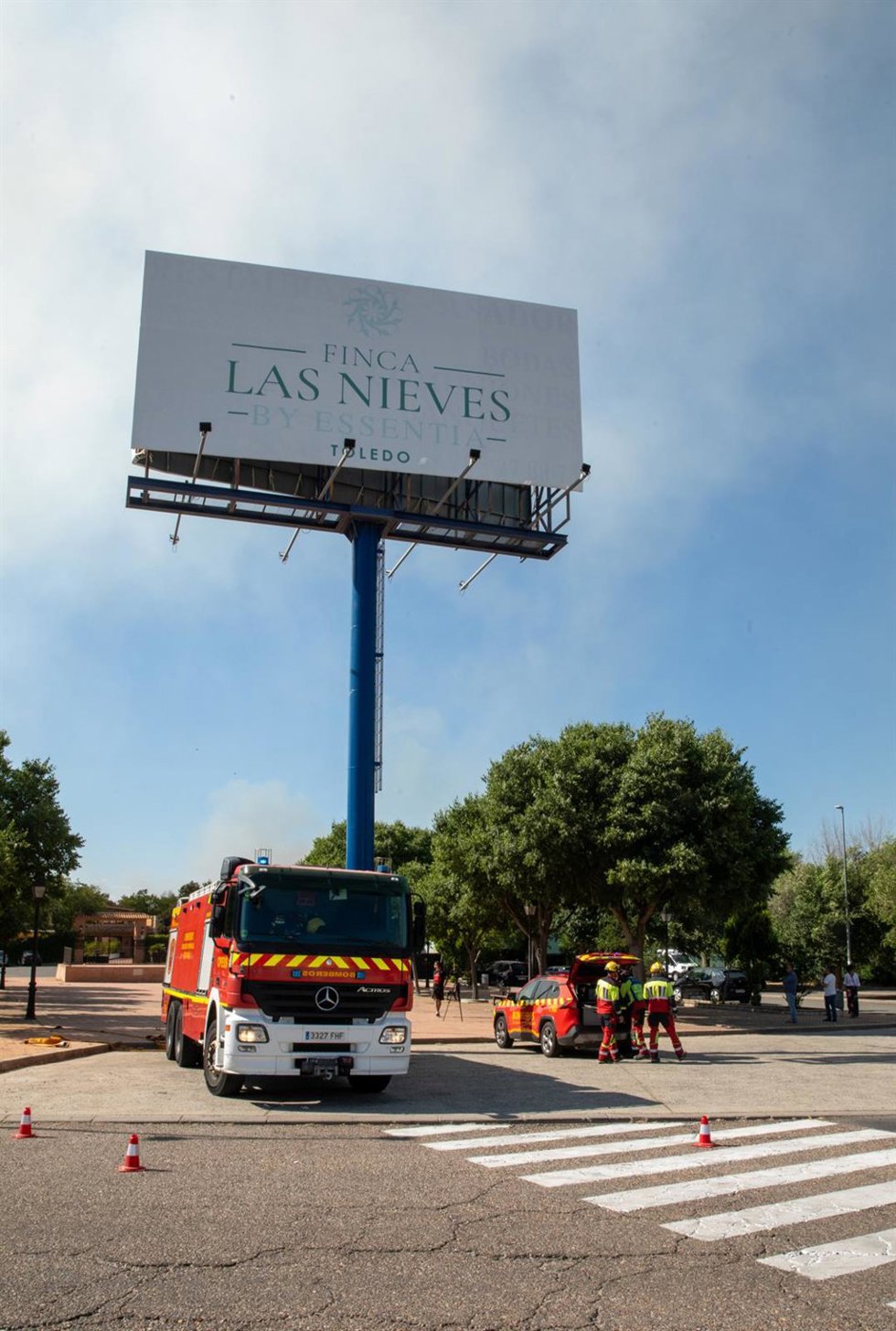 Incendio de la Academia a la altura de la urbanización Las Nieves de Nambroca.
