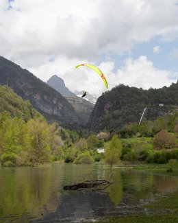 Archivo - El Pyrenees Open Hike&Fly 'Tu Provincia Huesca La Magia' convierte Panticosa en centro internacional del parapente