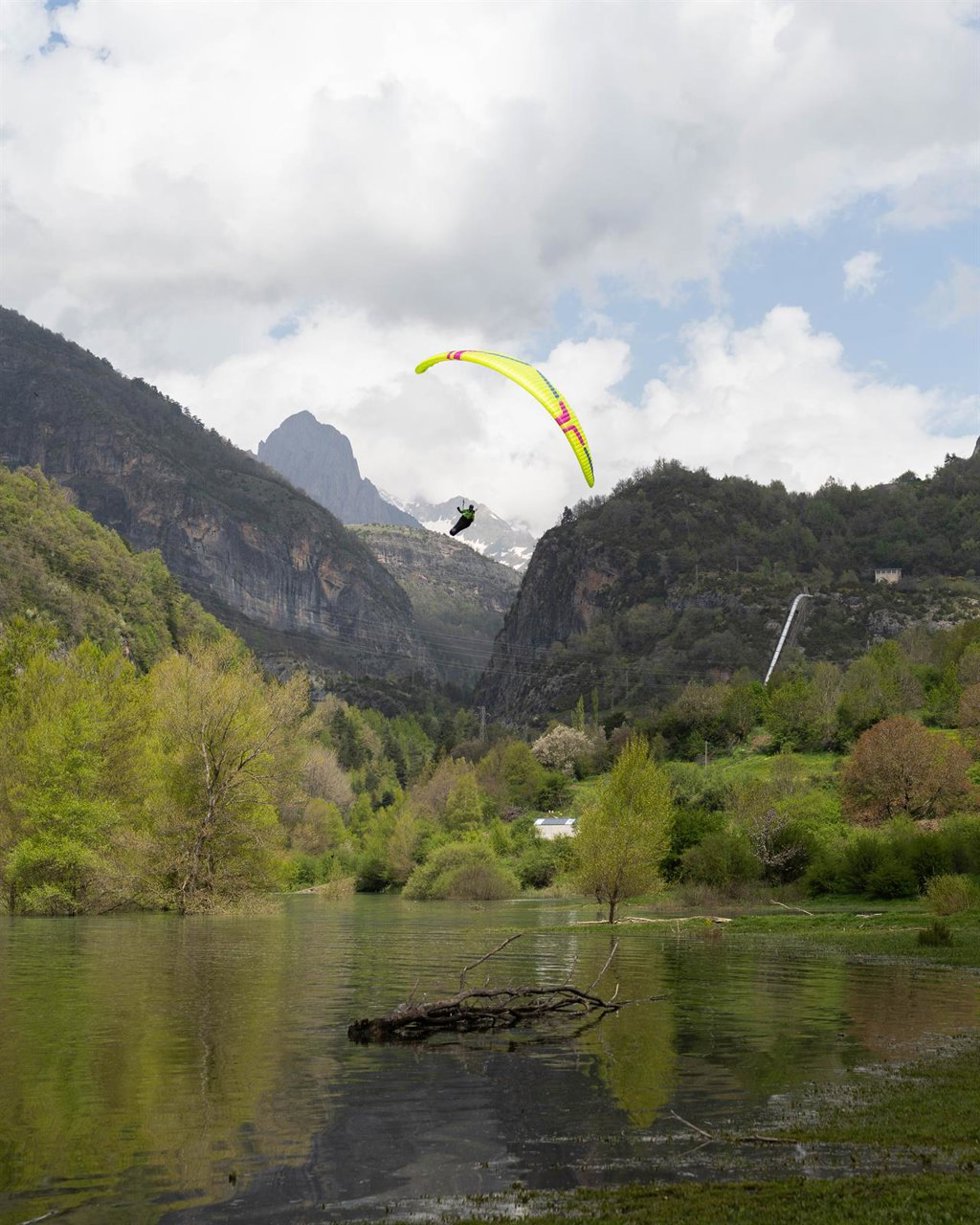 Archivo - El Pyrenees Open Hike&Fly 'Tu Provincia Huesca La Magia' convierte Panticosa en centro internacional del parapente