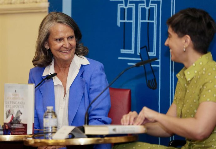 La escritora y periodista Isabel San Sebastián, en la presentación de su libro 'La venganza del apóstol'.