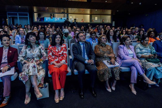 La ministra de Igualdad, Ana Redondo (2i) y el ministro de Asuntos Exteriores, Unión Europea y Cooperación, José Manuel Albares (c), durante la celebración del acto de clausura de la V Conferencia Ministerial de Política Exterior Feminista, a 3 de junio d