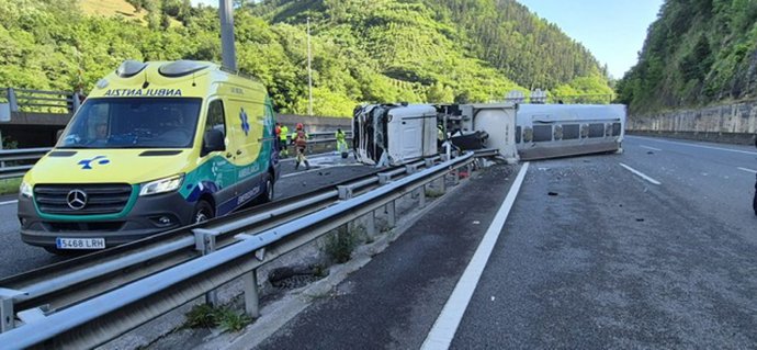 Trabajos en el lugar del accidente, a 3 de junio de 2026, en Elgoibar, Guipuzcoa, País Vasco (España).