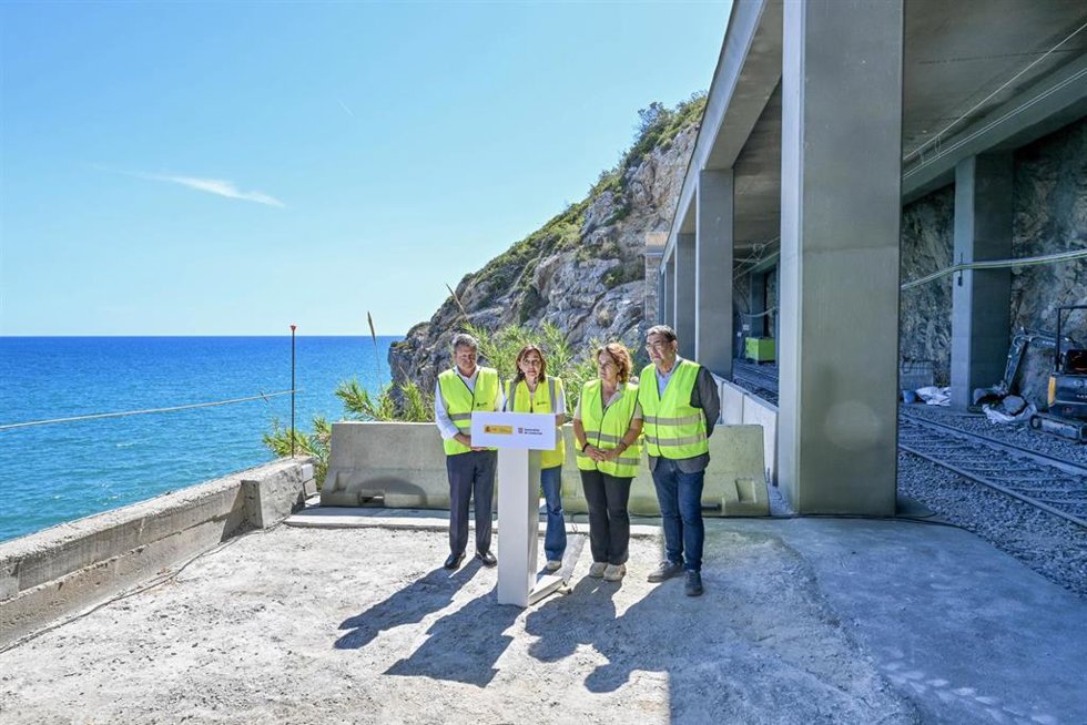 Paneque y Santano en los túneles del Garraf de Rodalies