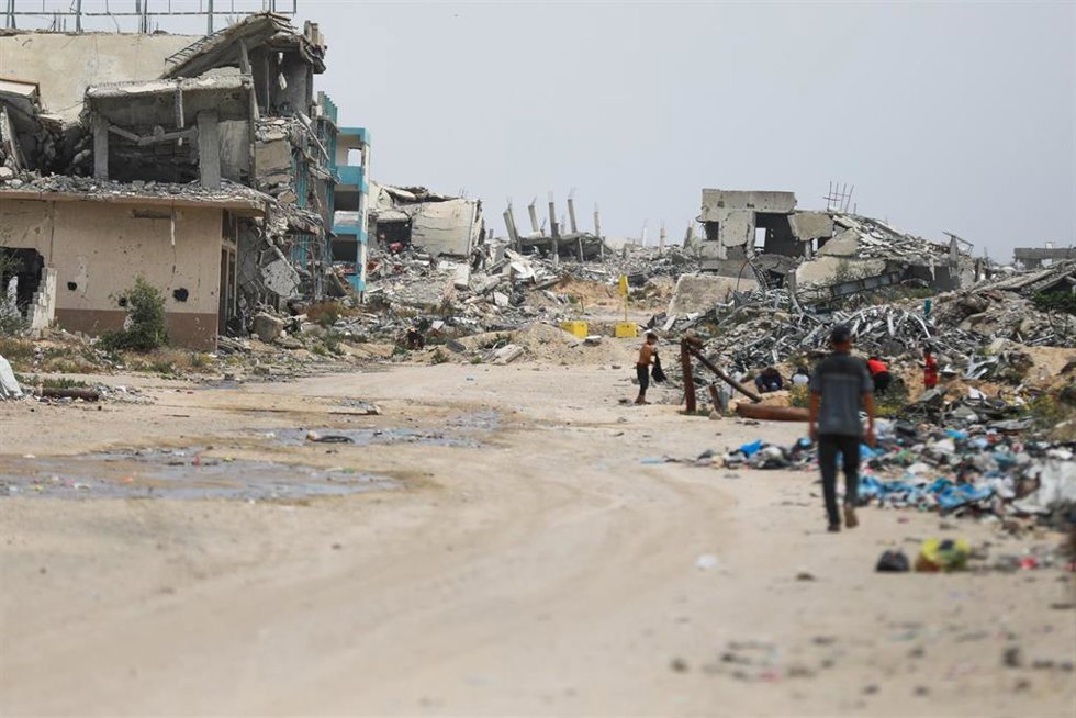 Archivo - Escena de Jan Yunis, en el sur de la Franja de Gaza, devastada por los ataques de Israel