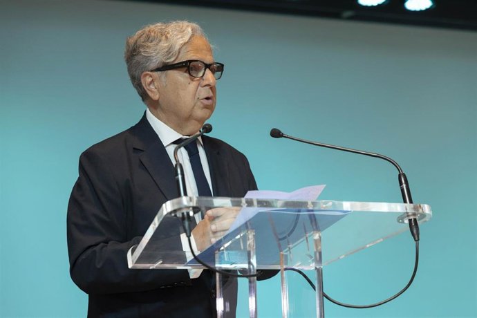 El presidente de la Diputación de Córdoba, Salvador Fuentes, durante su intervención en la entrega de los Premios Académicos de Artes Plásticas y los reconocimientos del Concurso de Dibujo.