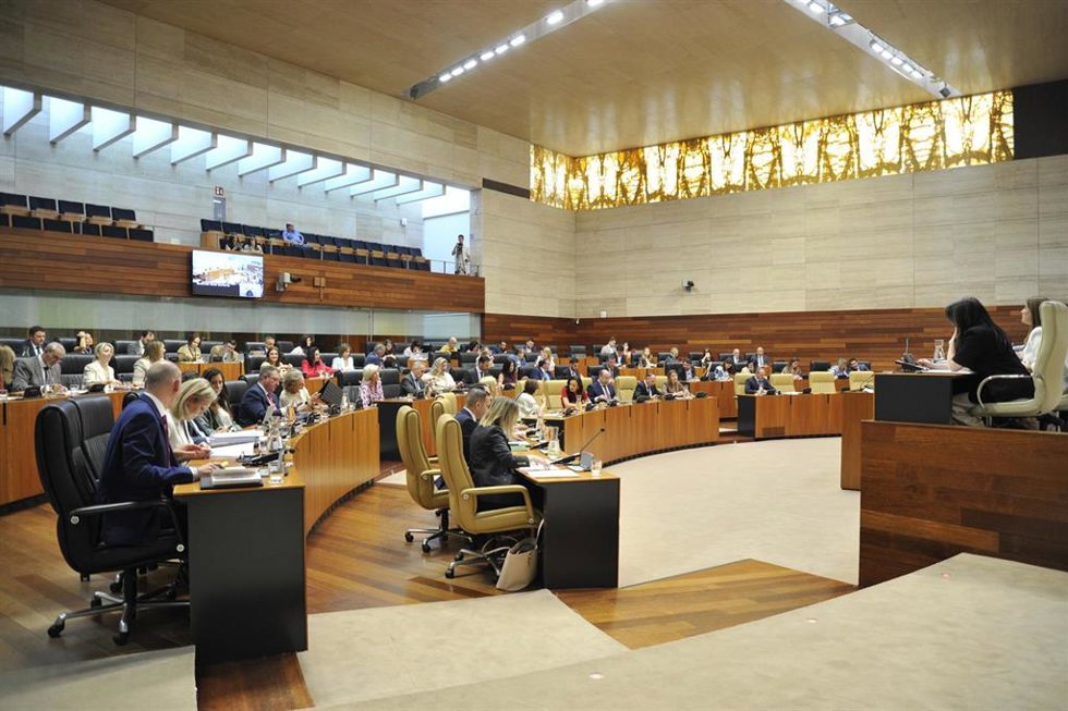 Imagen de archivo de una sesión plenaria en la Asamblea de Extremadura