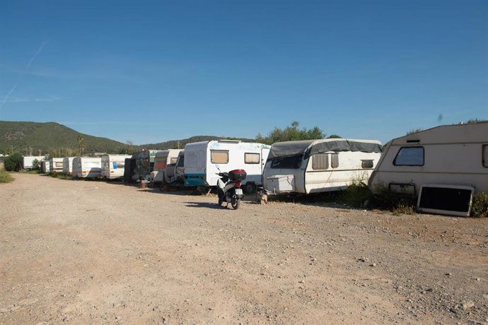 Archivo - Restos del campamento durante el desalojo del campamento chabolista de Sa Jovería.