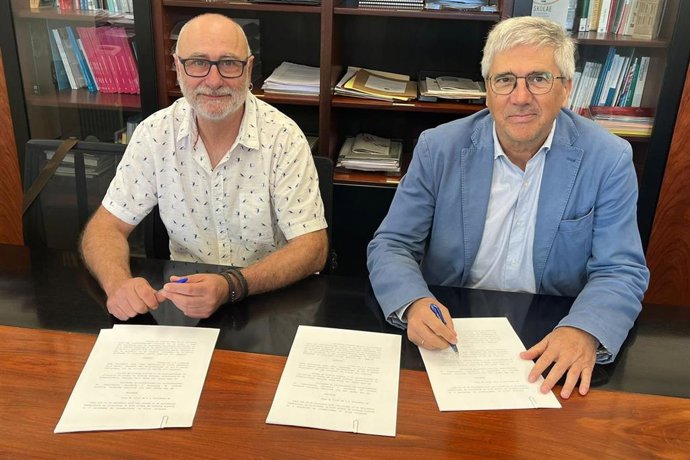 Ramón Vidal y Gil Sevillano, en la firma del convenio.