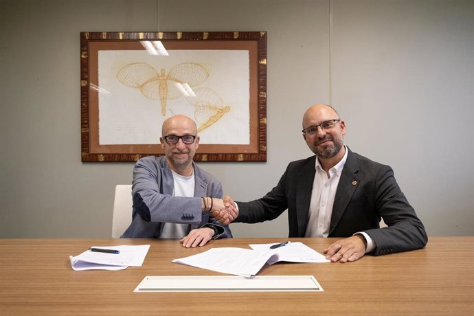 Txerra García de Eulate y Javier Goicoechea, en la firma del convenio.