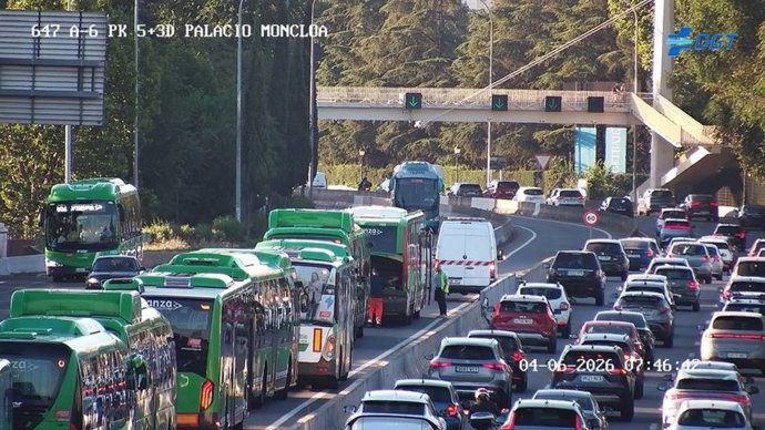 Autobús averiado en el Bus Vao de la A-6